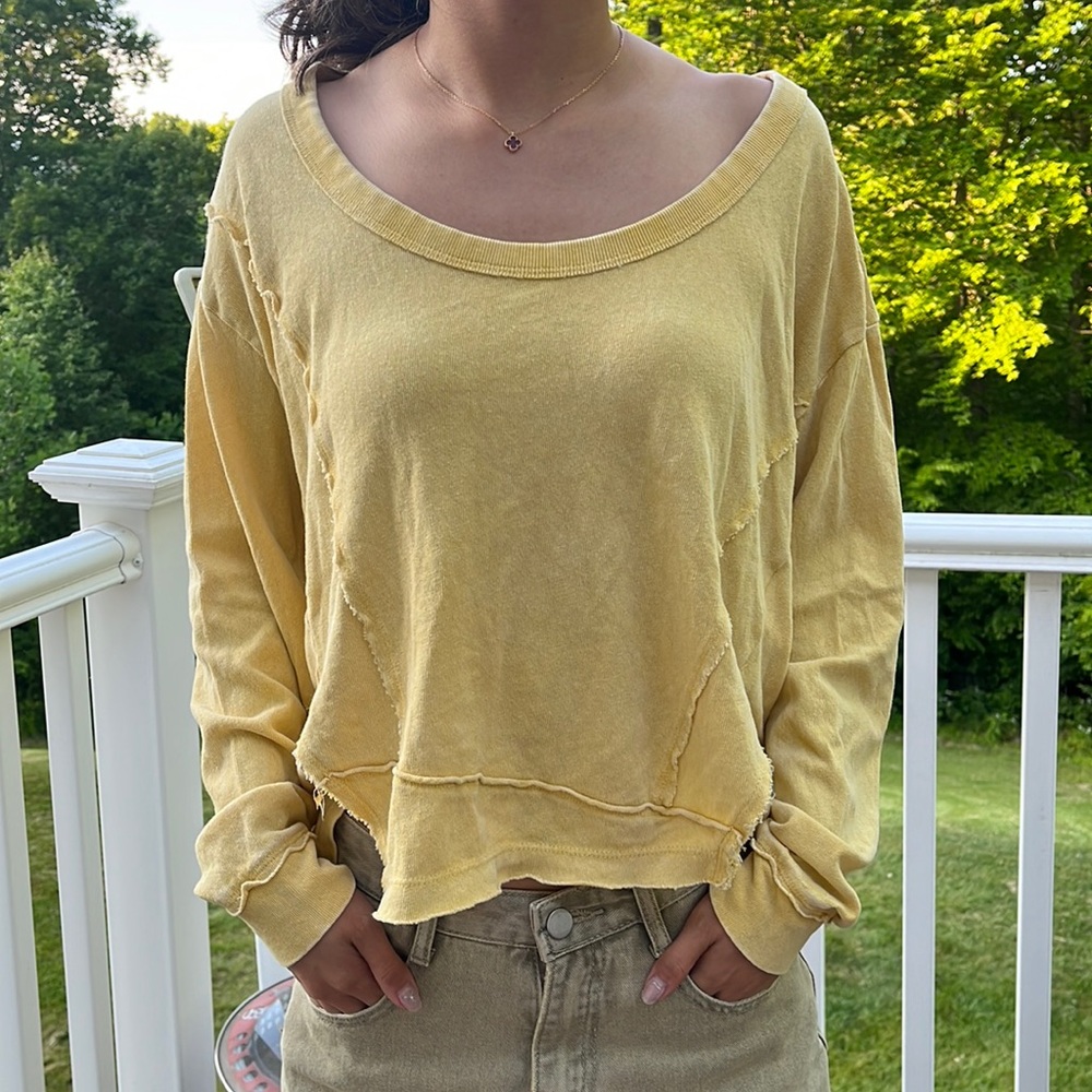 URBAN OUTFITTERS yellow long sleeve size XS/S
